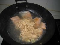 香菇三文鱼骨豆皮汤