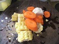 胡萝卜玉米大骨汤
