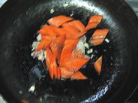 胡萝卜角瓜炒肉片