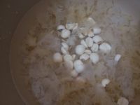 莲子银耳炖雪梨