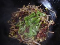 黄豆芽炒肉末