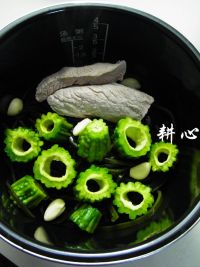 苦瓜海带瘦肉汤