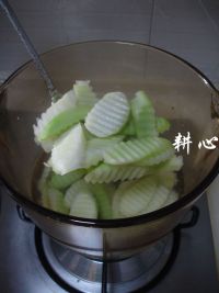 芥蓝头炒鸡腿肉