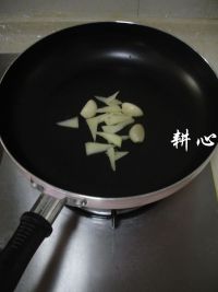 芥蓝头炒鸡腿肉