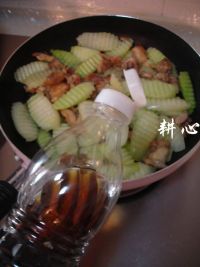 芥蓝头炒鸡腿肉