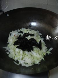 木耳鸡蛋炒圆白菜