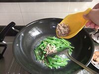 豆角炒肉沫