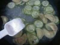黄瓜饺子汤