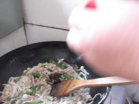 青椒金针菇炒肉丝