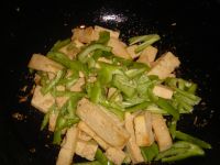 辣椒炒冻豆腐
