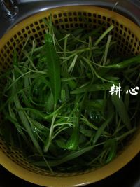 空心菜滚草鸭汤