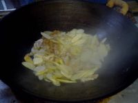 茭白韭菜煮油豆腐