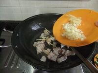 豆角焖五花肉