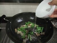 豆角焖五花肉