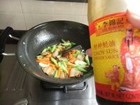 西芹胡萝卜炒五花肉