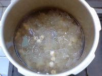冰糖银耳莲子羹