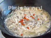 金针菇瘦肉汤