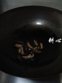 腐竹香菇焖海参