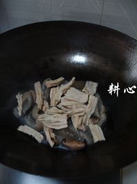 腐竹香菇焖海参