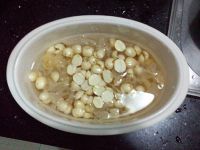 银耳莲子羹