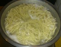 茄丁豌豆素炸酱面
