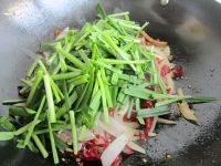 辣皮子滚肉拌面