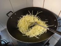 虾肉炒土豆丝