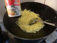 虾肉炒土豆丝