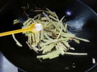 腌蒜苔炒黄瓜