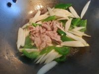 青椒茭白溜肉片