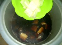 黑豆山药鲫鱼汤