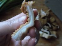 韭菜苔炒肥肠头