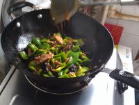 青椒木耳炒肉片