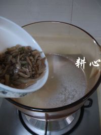 榨菜鸡肉汤