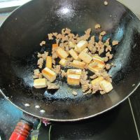 黄豆火腿豆腐混炒