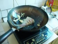 金针菜黑木耳红烧鳊鱼