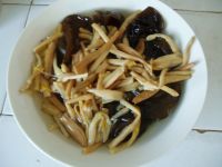 金针菜黑木耳红烧鳊鱼