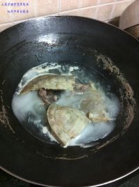 土茯苓猪骨煲草龟汤