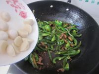 青椒肉丝炒鱼丸