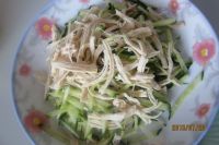 芝麻黄瓜拌鸡丝