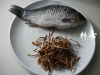 金针菜鲫鱼汤