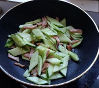 黄瓜火腿炒鸡蛋