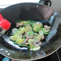 土豆片叉烧肉