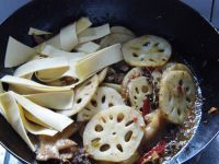 干锅麻辣鸡冠