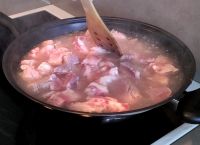 白萝卜海带排骨汤