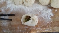 生菜肉包子