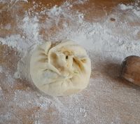 生菜肉包子