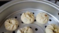 生菜肉包子