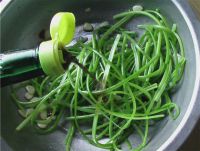 杏仁拌蒜薹