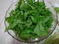 黑木耳拌芹菜叶